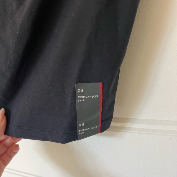 NWT Black and White Strappy Tank Top - Picture 6 of 6